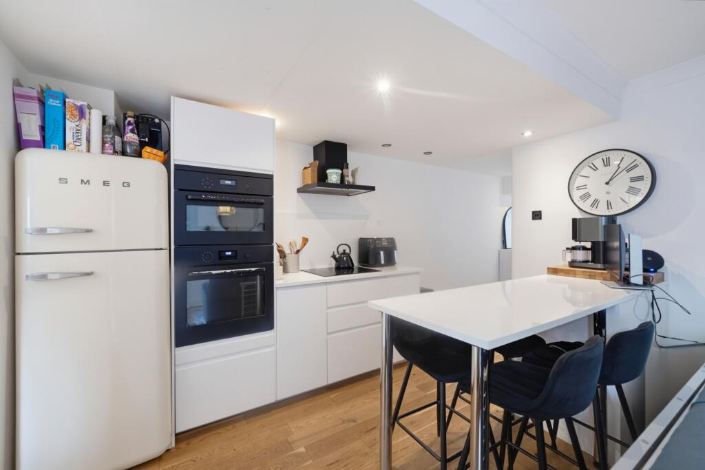 Apartment in London - View 5