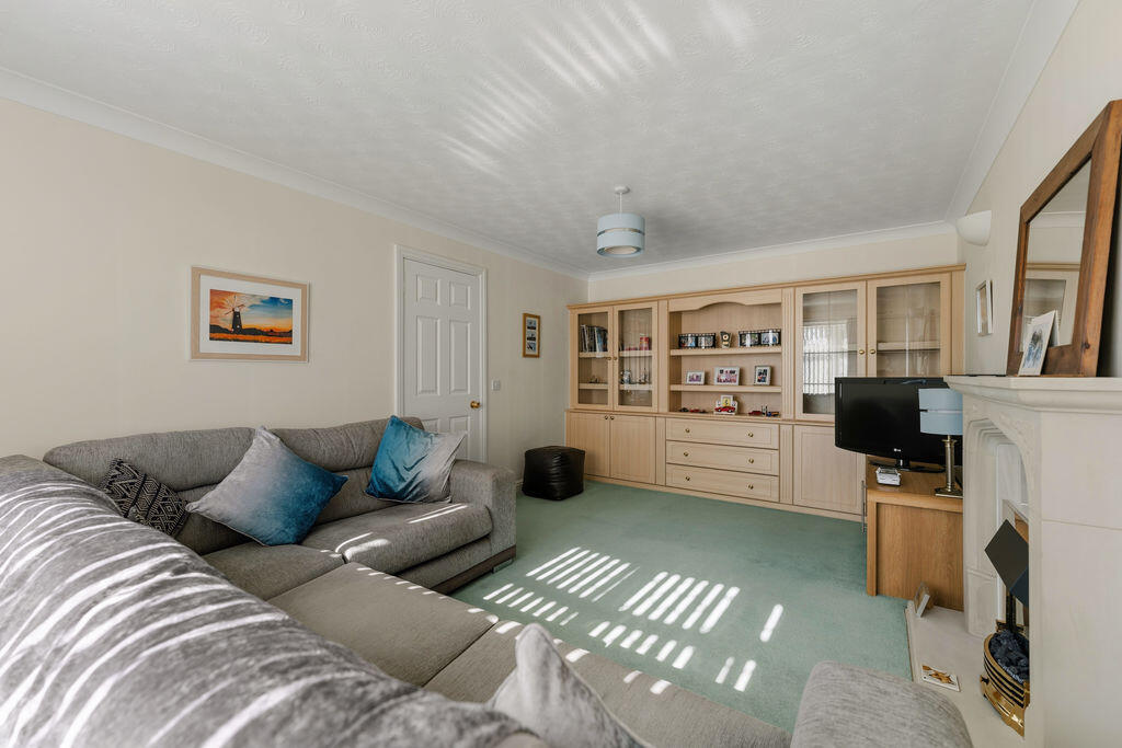 House in Doncaster, Waltham - View 4