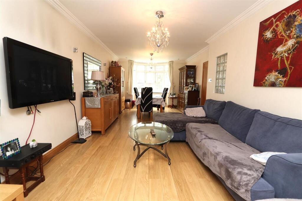 House in Brentwood, Shenfield - More
