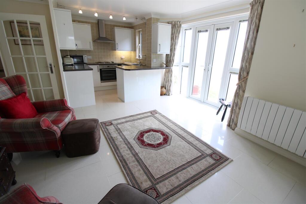 Apartment in Cowes, Isle of Wight - View 3