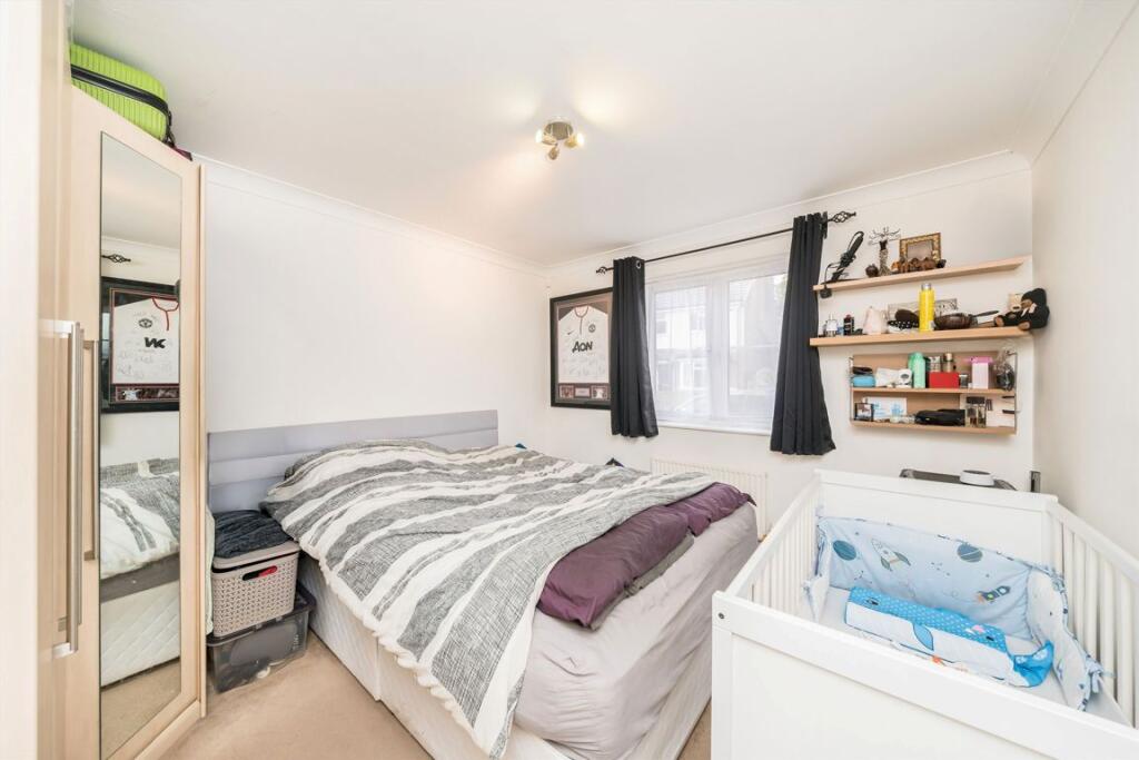 Apartment in Kingston upon Thames - View 4