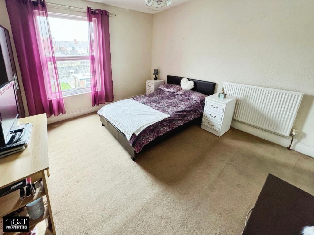 House in Sandwell, West Midlands - More