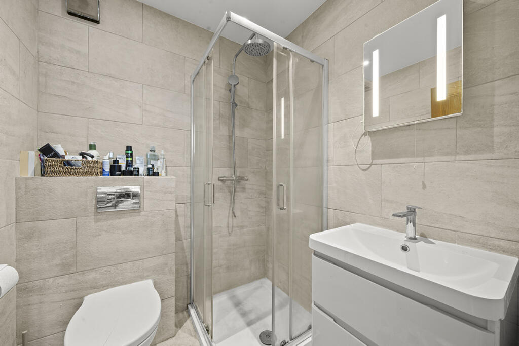 Apartment in East Hertfordshire, Hertford - View 4