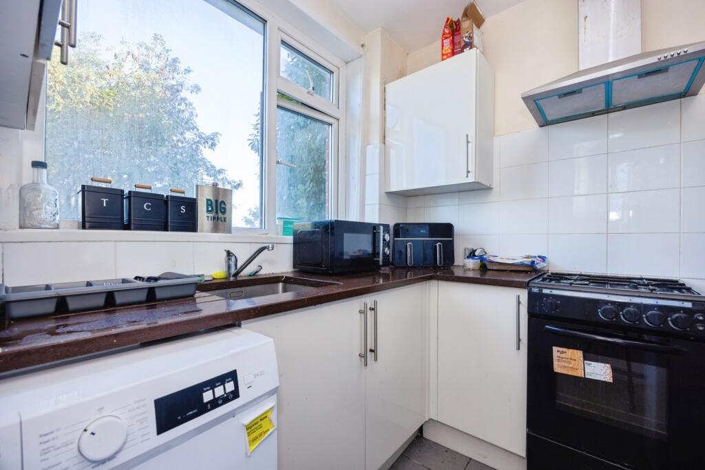 Apartment in Waverley, Crownpits, Godalming - View 3