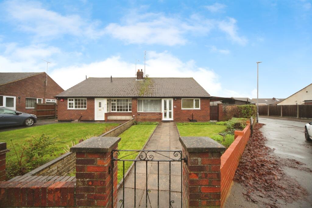 2-bed semi-detached on Gooseberry Hill, Luton, £330,000