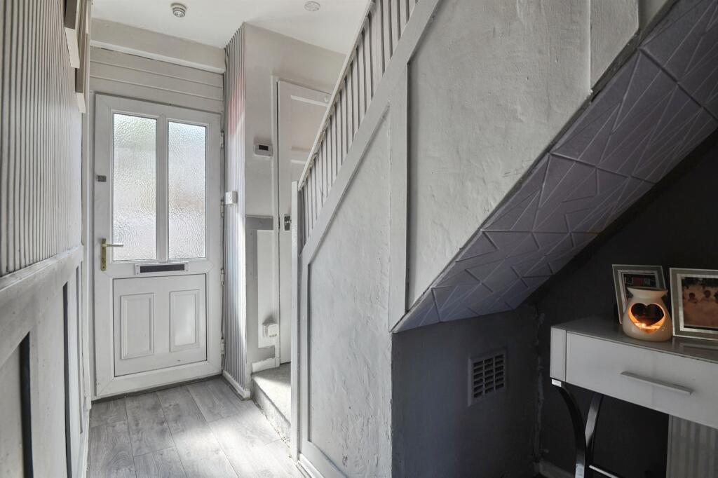 House in Birmingham, West Midlands - More
