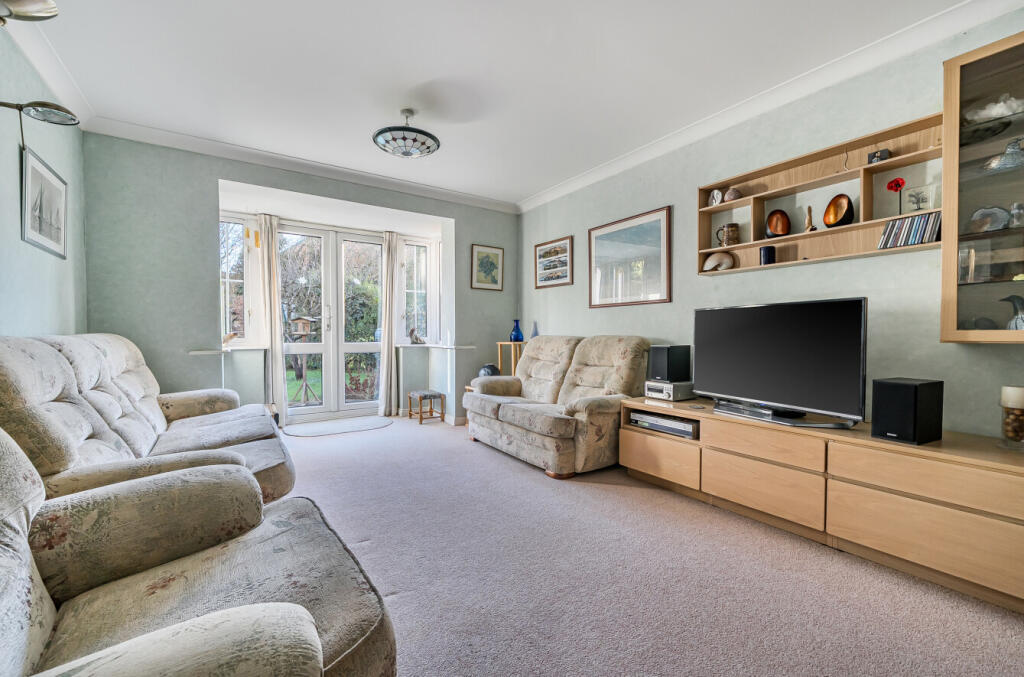 Barrington Way, Reading, Berkshire photo 2