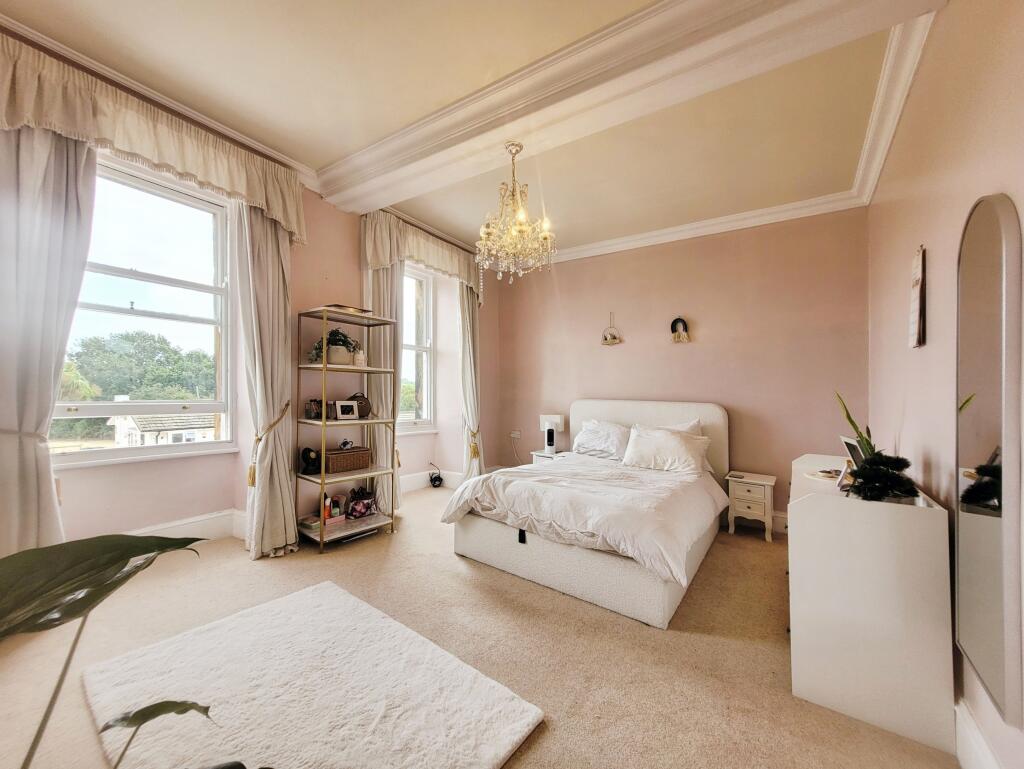 Apartment in Leeds, Great and Little Preston - View 5
