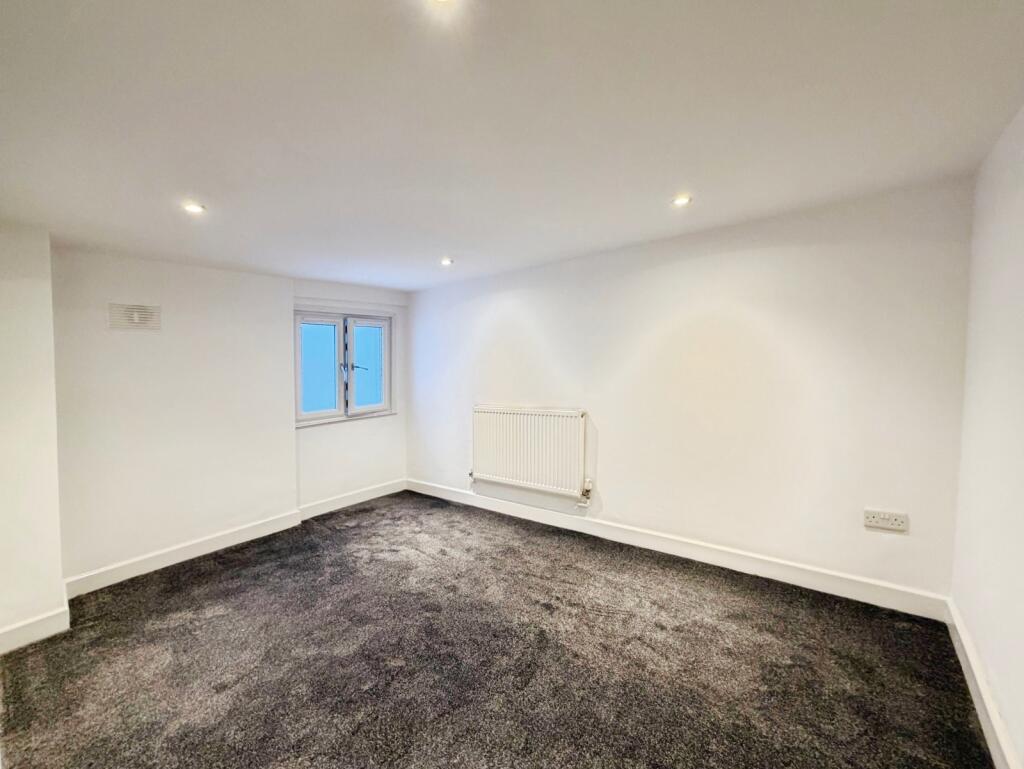 Apartment in Watford - View 5