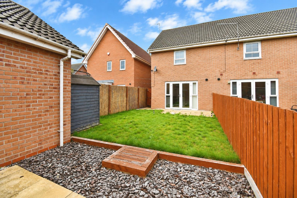 House in Hull - View 4