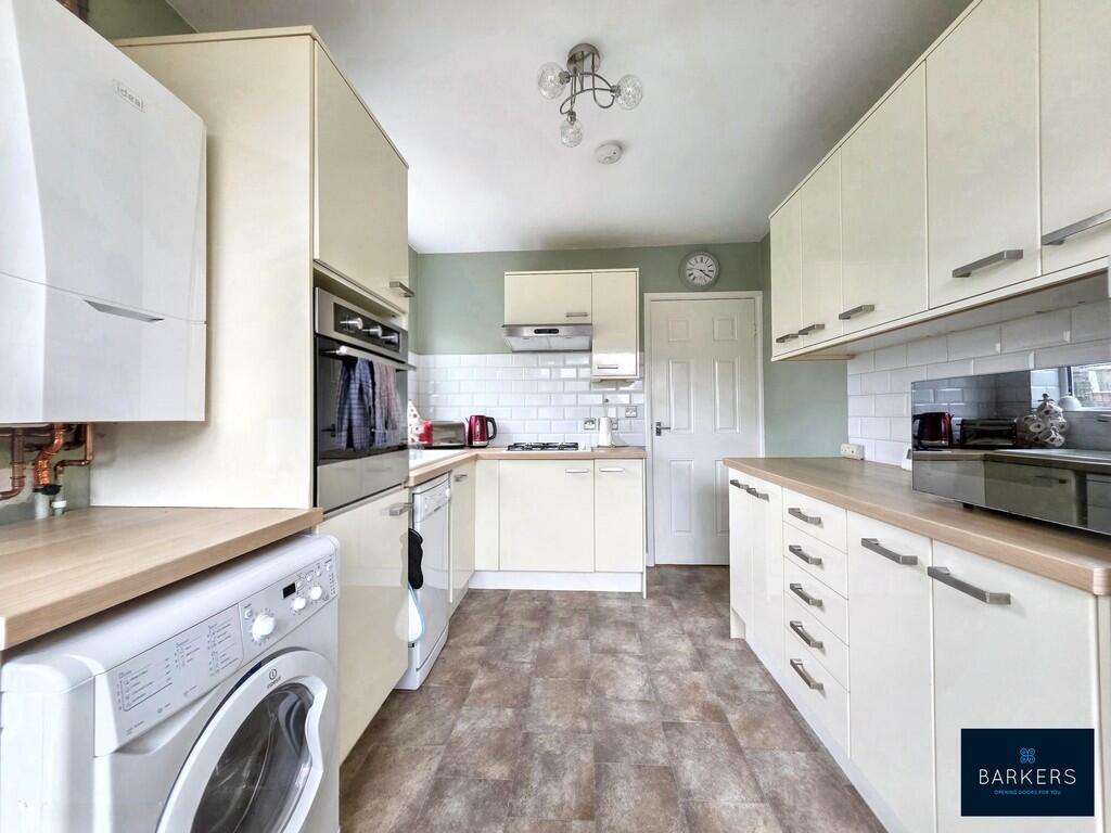 Lyndale Crescent, Heckmondwike photo 3