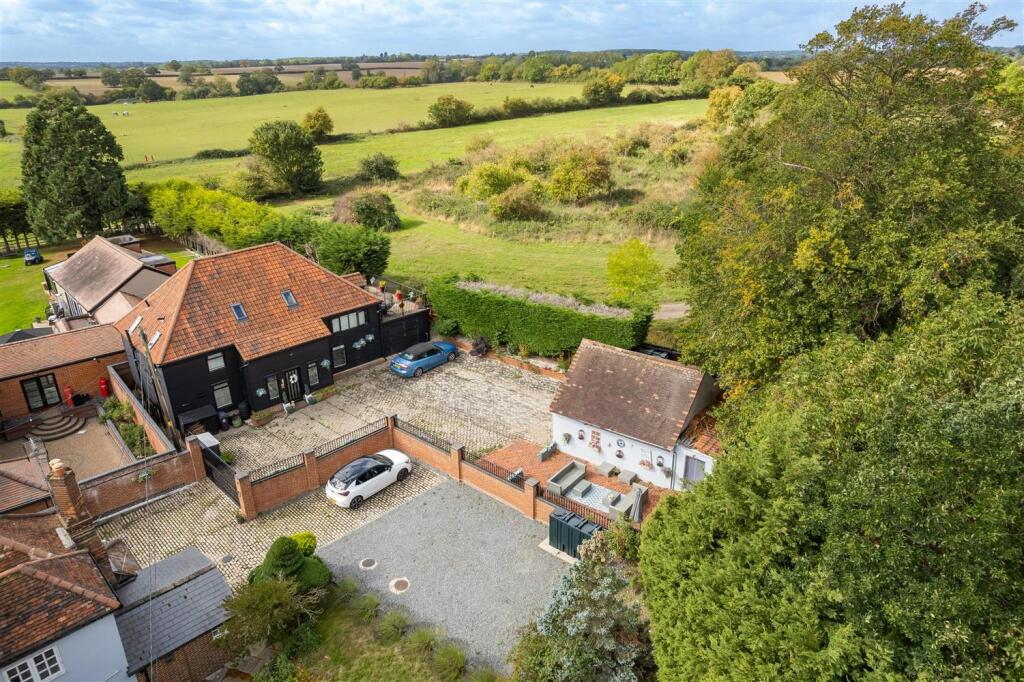 3-bed house on The Barn, Stanford Rivers, £750,000
