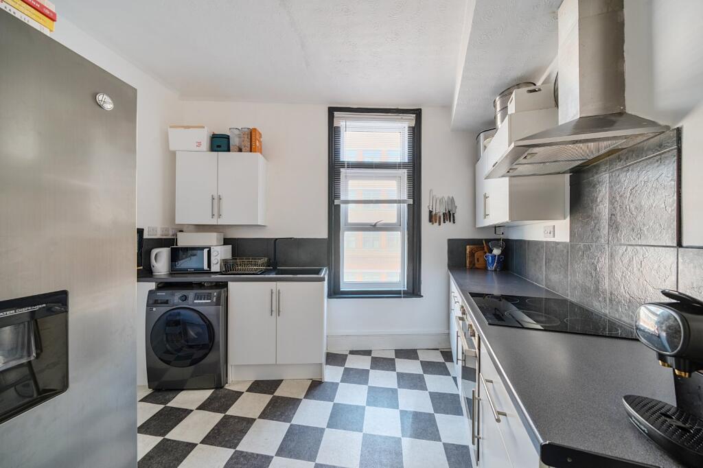 Apartment in Portsmouth, Southsea - View 3