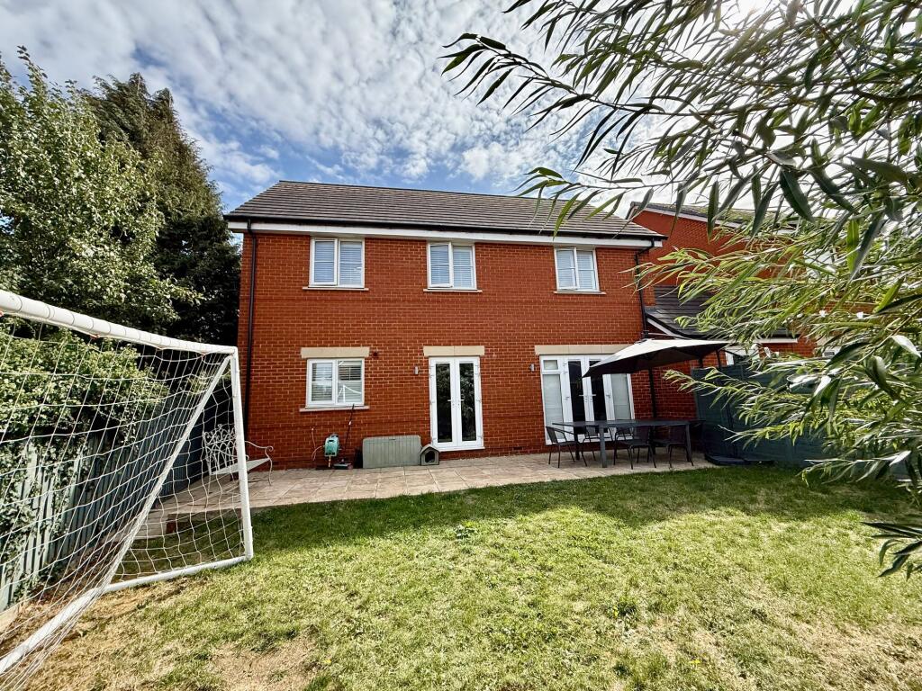 House in Luton - More