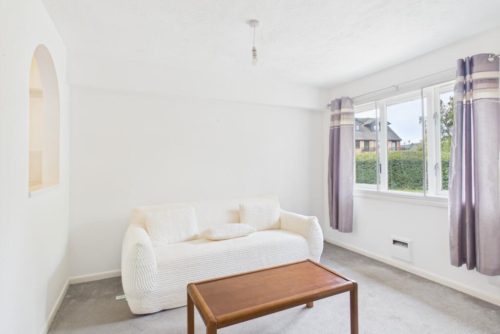 Apartment in Cambridge, Petersfield - View 2