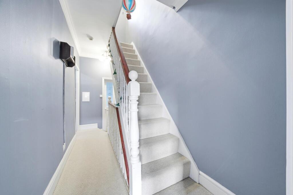 House in Nottingham, Nottinghamshire - More