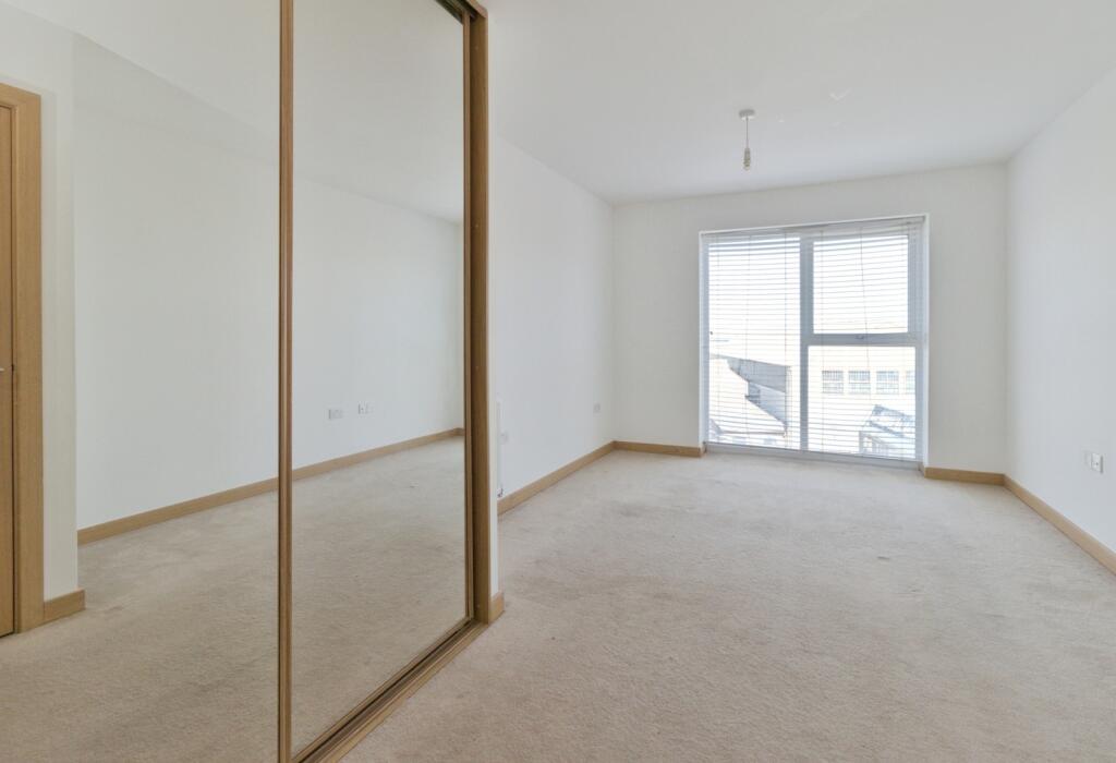 Apartment in Dartford - View 5