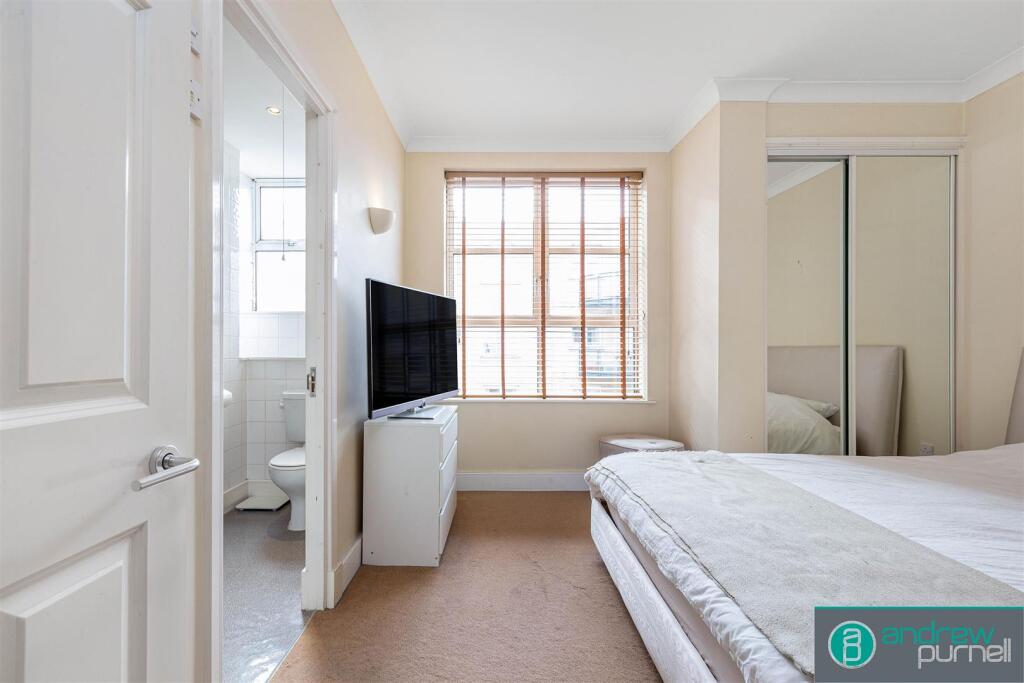 Apartment in London - View 5