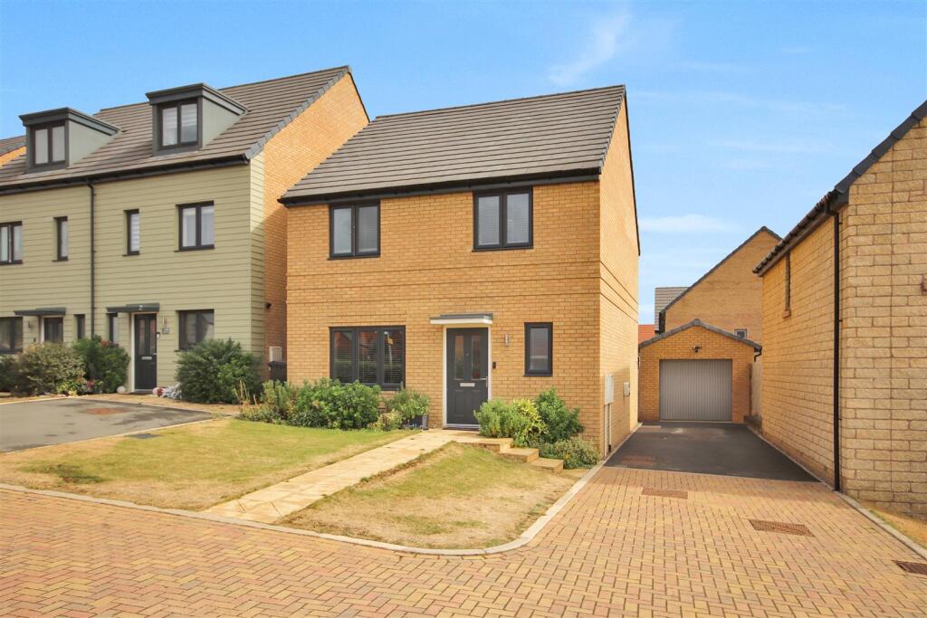 Main image of property: NN8 Fitzhugh Rise, Wellingborough