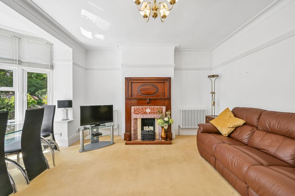 Apartment in Kingston upon Thames - View 3