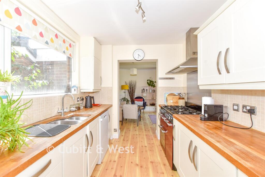 Sea Grove Avenue, Hayling Island, Hampshire - View 3