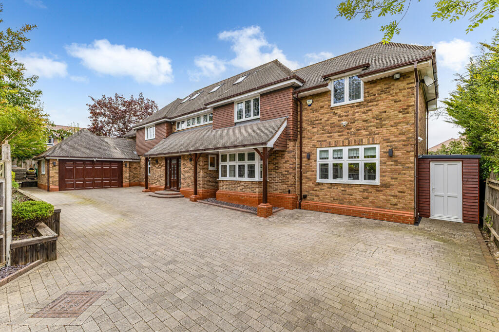 Wood End Road, Harpenden, AL5