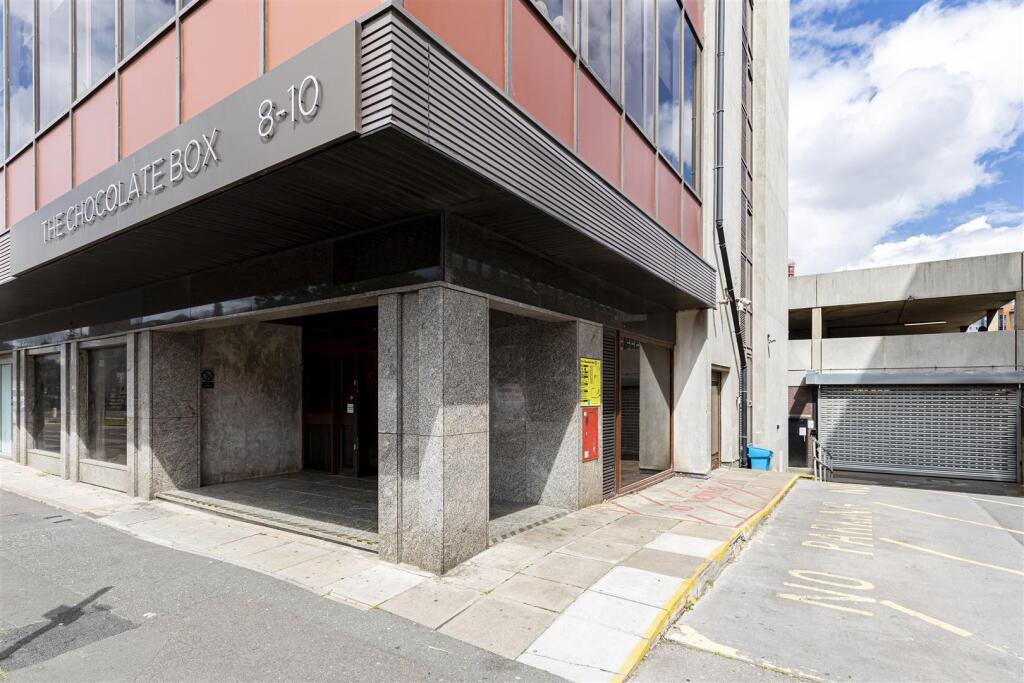 Main image of property: Spacious Property in Chocolate Box close to Beach and Town