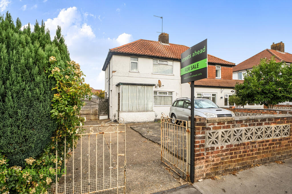 Main image of property: Parkway, New Addington, Croydon, CR0