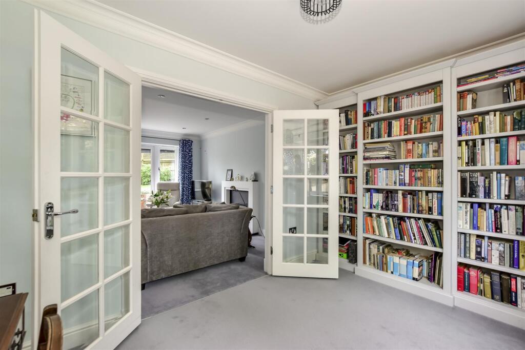 St. Francis Close, Berkhamsted photo 4