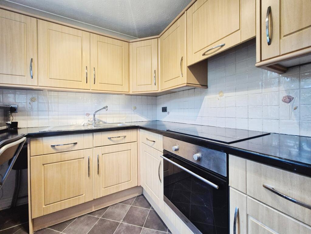 Heath Road, Wirral photo 5