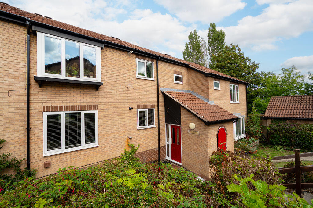 2-bed flat on Ryefield Gardens, Ecclesall, Sheffield, £195,000