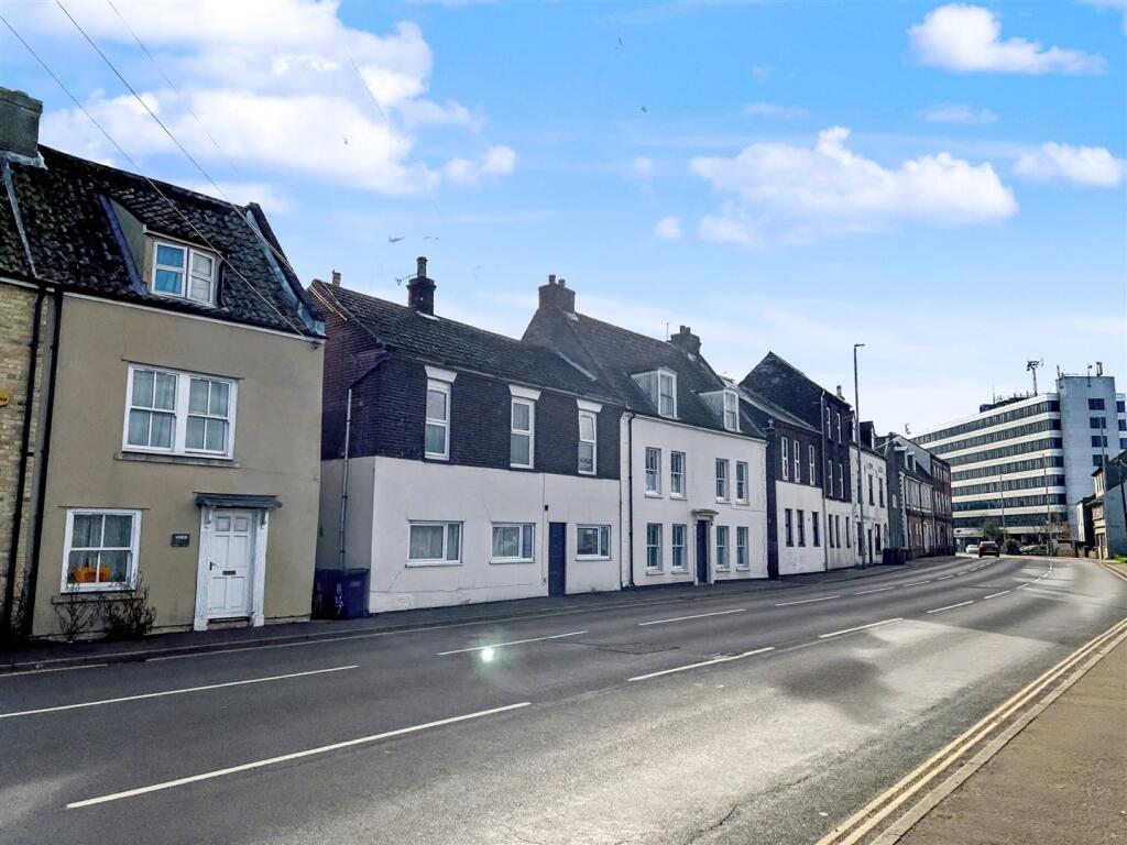 Main image of property: North Quay, Great Yarmouth