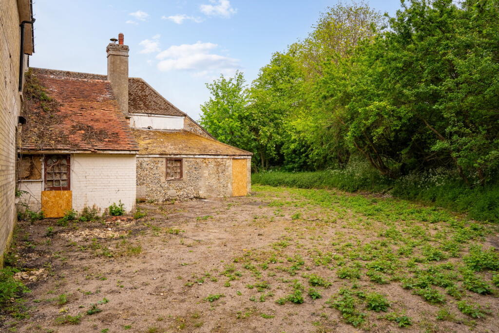 House in Uttlesford, Great Chesterford - More