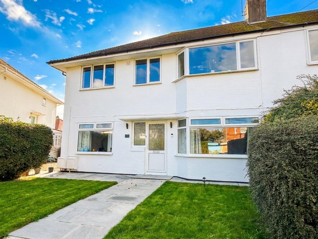2-bed flat on Manor Road, East Preston, BN16, £280,000