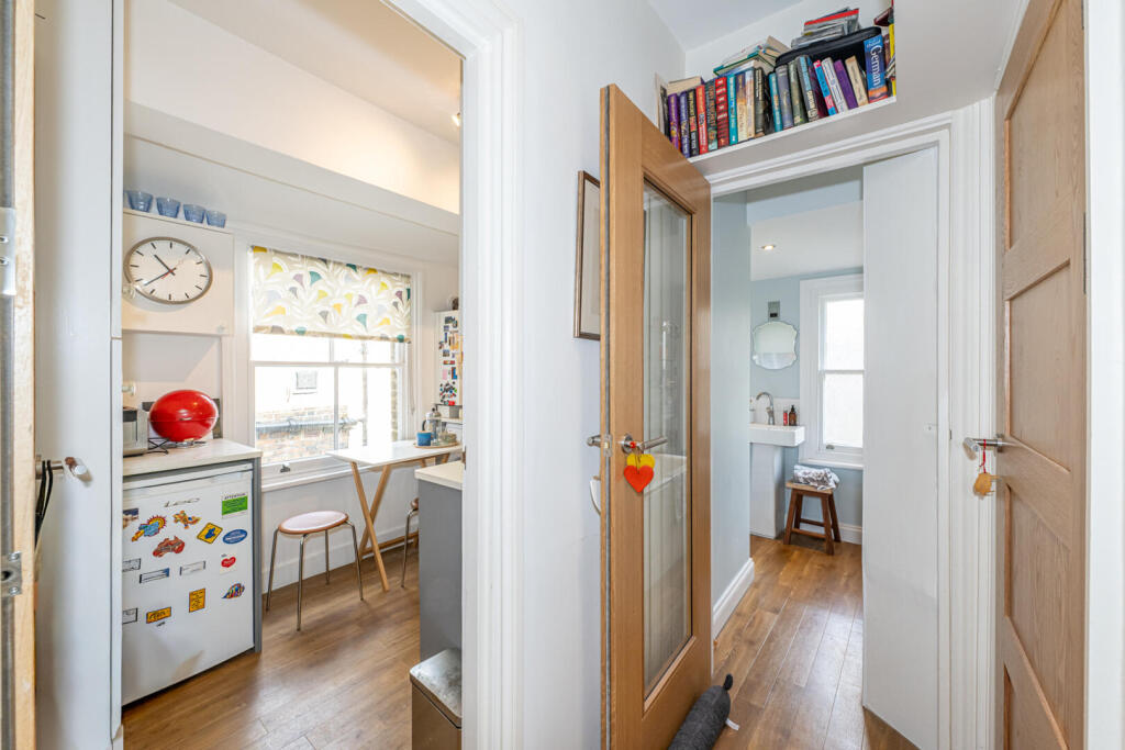 Apartment in London, Paddington - More