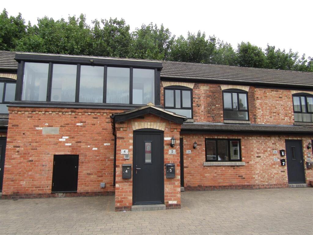 Main image of property: James Court, Gainsborough, DN21 2FB