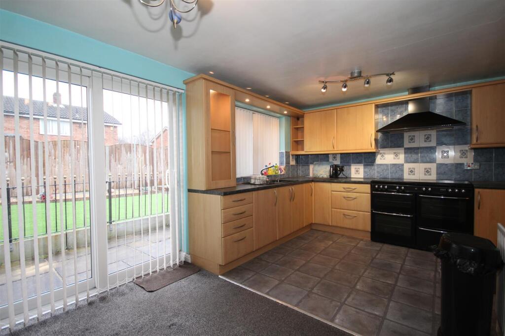 Towton Drive, Castleford photo 4