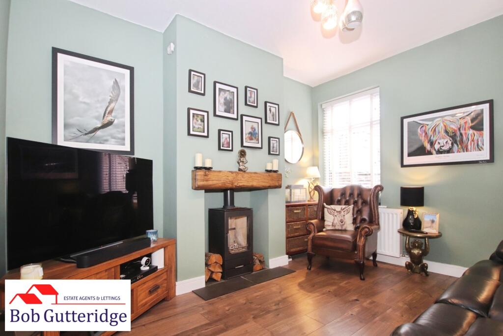 House in Newcastle-under-Lyme, Staffordshire - More