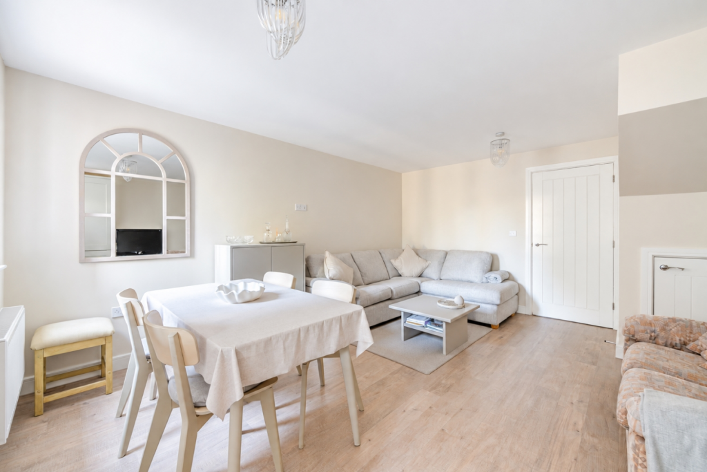 House in Guildford - View 3