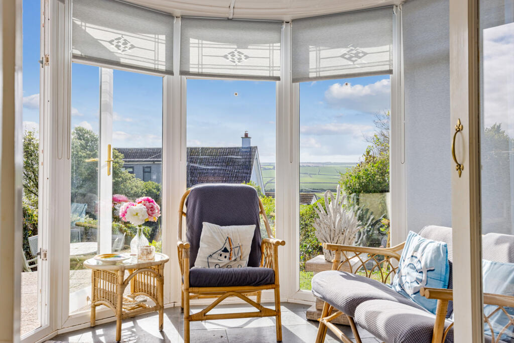 Apartment in Torquay - More