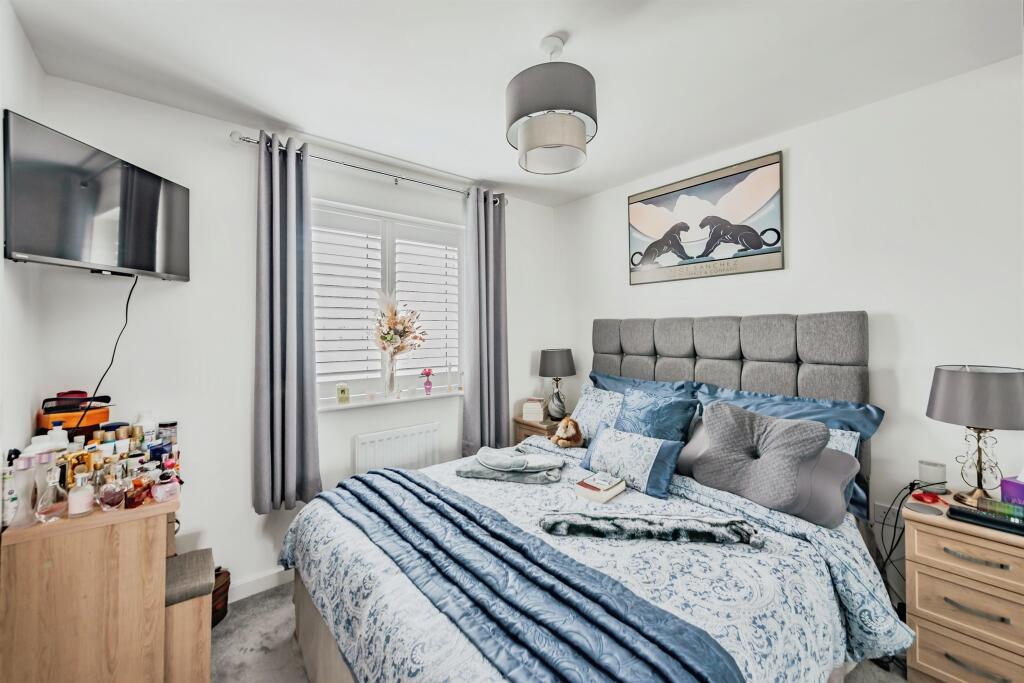 House in Horsham, Colgate - More