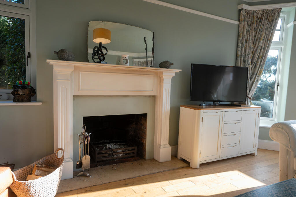 North Hill, Minehead - Spacious family home with stunning views photo 4