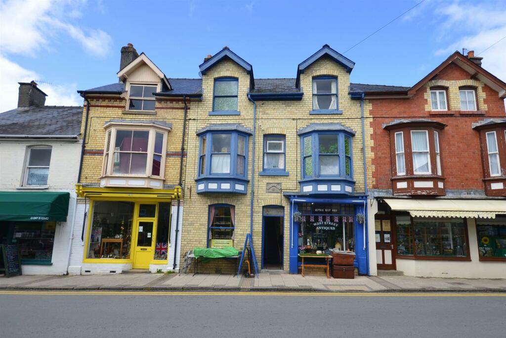 4-bed terraced on West Street, Rhayader, £139,950
