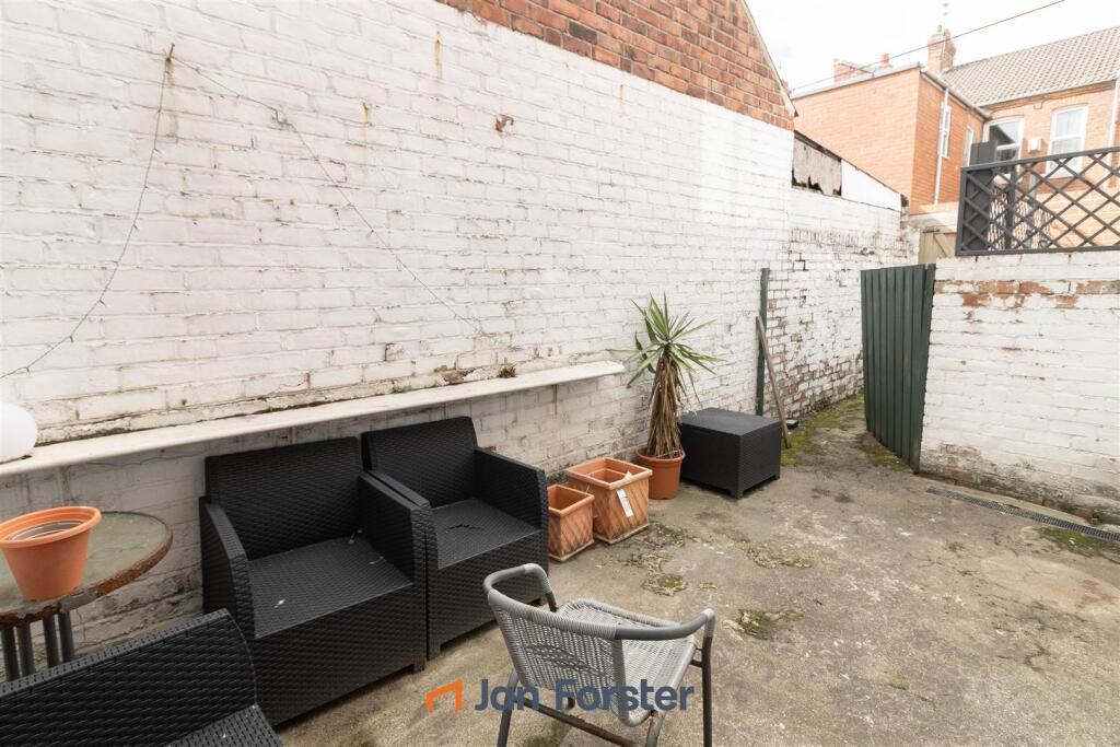 Apartment in North Tyneside, North East - More