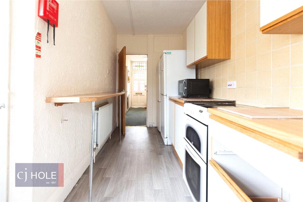 5 bedroom terraced house for rent