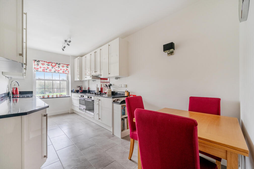Bulstrode Court, Gerrards Cross, Buckinghamshire photo 3