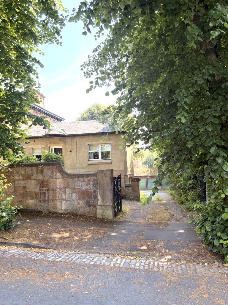 Main image of property: 17C Bruce Road, Glasgow G41 5EE