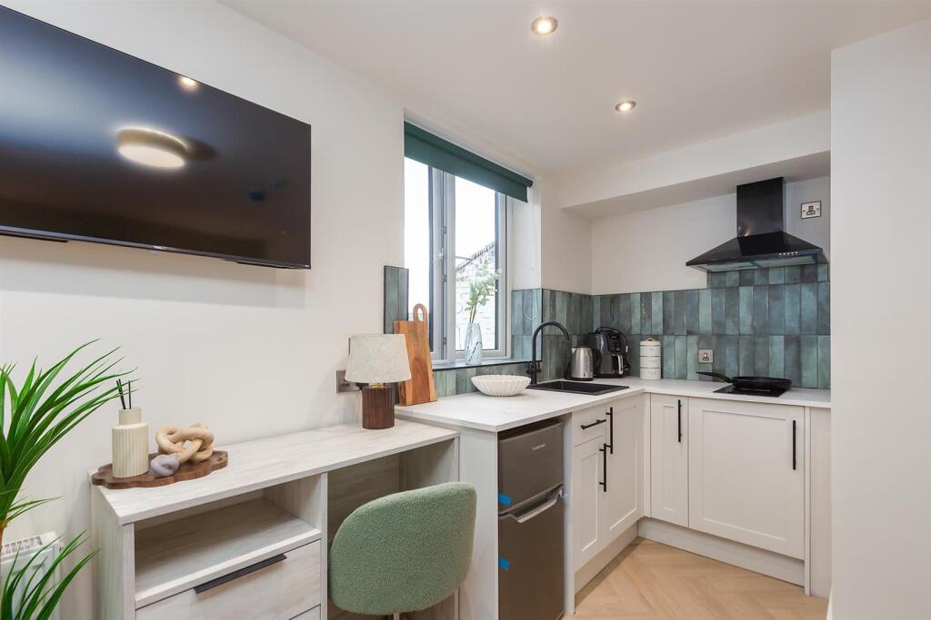 Apartment in Warrington, Bank Quay, Bewsey - View 4