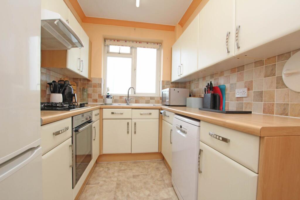 Apartment in Eastbourne, East Sussex - View 3