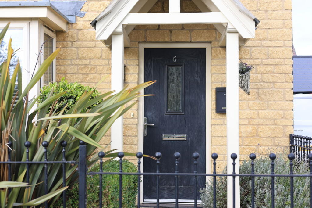 Centenary Way, Witney, Oxfordshire, OX29 7AN photo 2